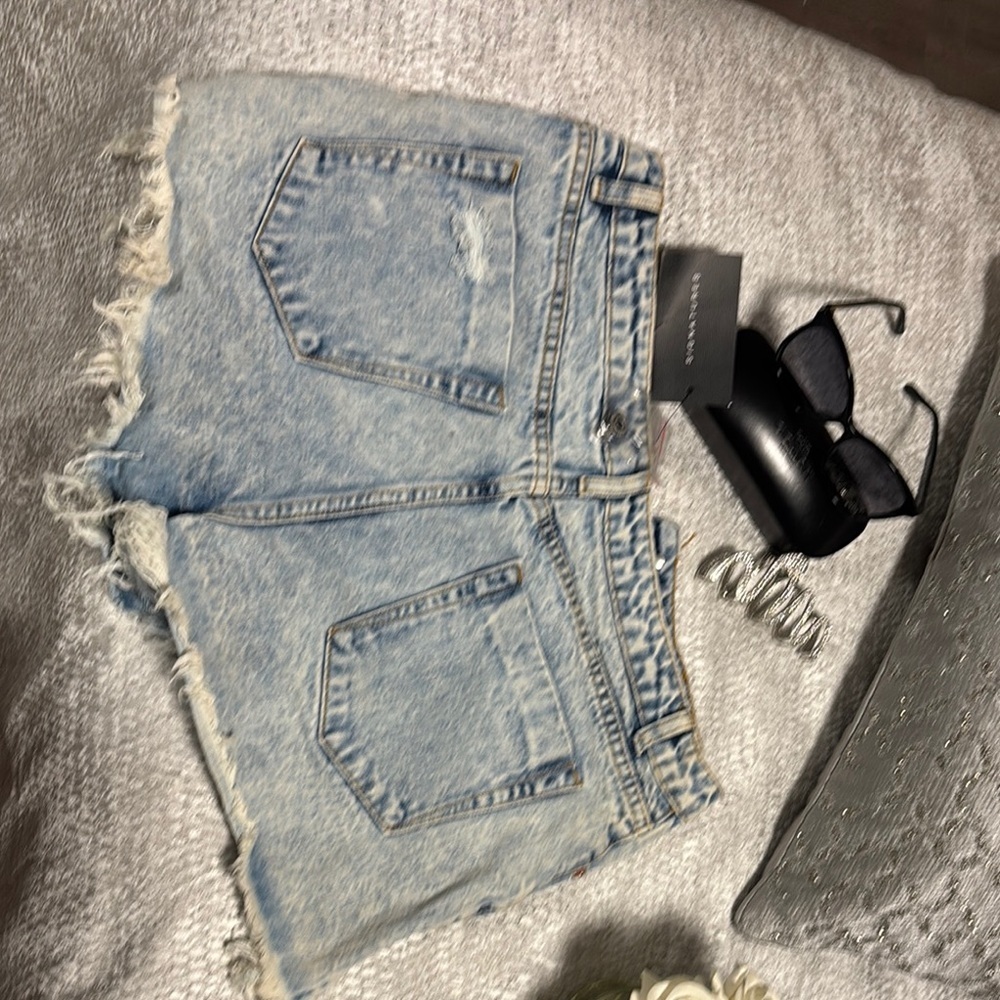 NWT Signature 8 Blue Jean Shorts High-rise Distressed Acid washed - Picture 10 of 14